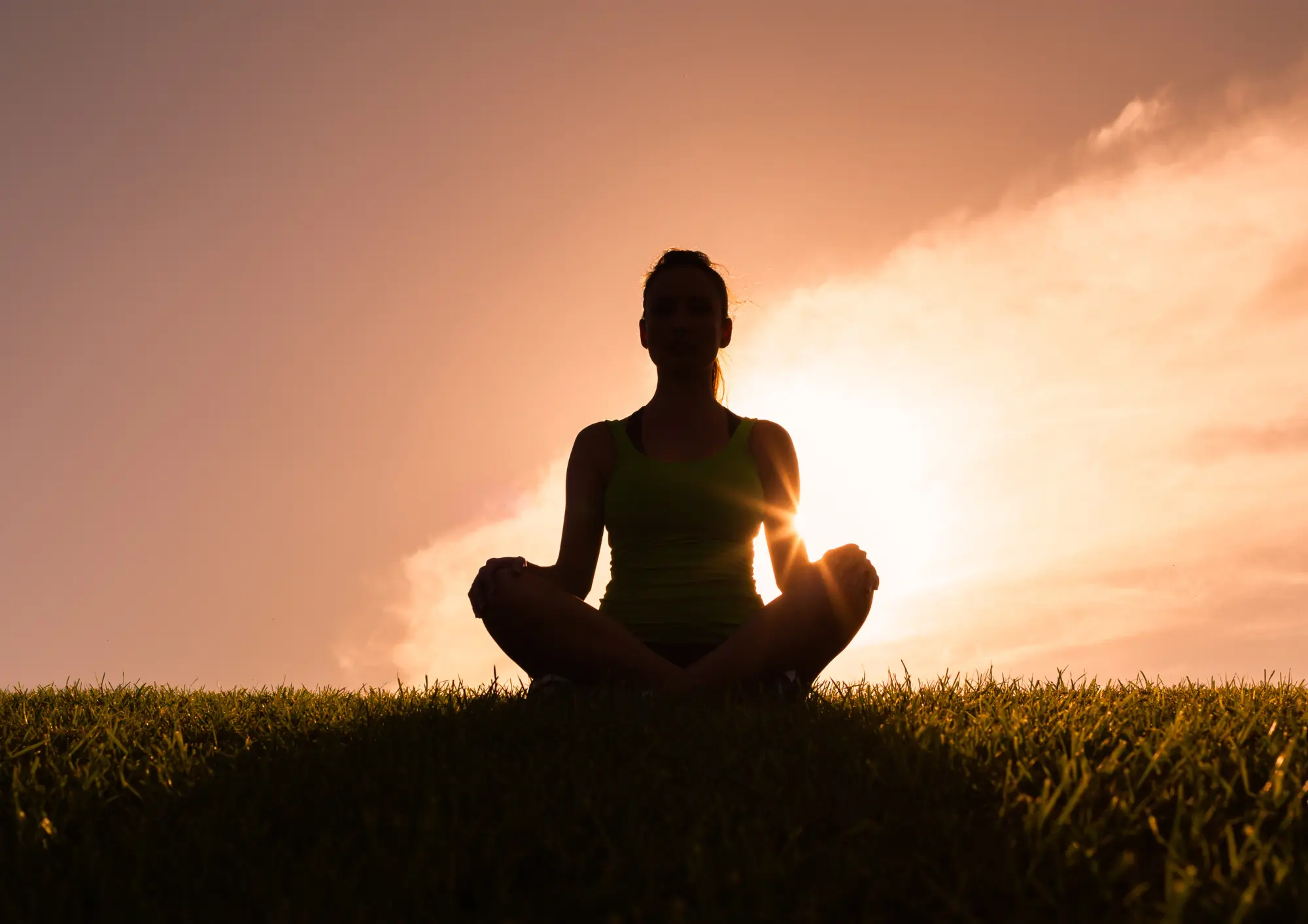 Atelier yoga & relaxation pour améliorer le sommeil avec Wladimir Dumas — Dimanche 15 février 2026 de 10h30 à 13h. Techniques douces, respiration, bien-être. inscription: tel:+33782856999, Lieu: Salle Jules Fromage, Salle de danse et de yoga, 889 route du Moutet, 82210 Saint-Nicolas-de-la-Grave